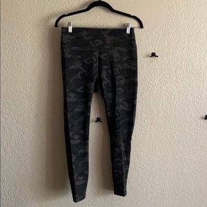 Fabletics: High-Waisted Printed PowerHold Legging